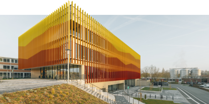 Von Markgraf gebautes Forschungszentrum für Afrikastudien an der Universität Bayreuth mit auffälliger Fassade